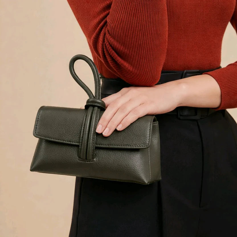 BOLSO GLAMORA DE PIEL ITALIANA CON ASA DE NUDO Y BANDOLERA
